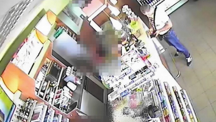 Na obecn ad v Dobronn na Jihlavsku dorazil nov nvrh pomnku Obti masakru v Dobronn me pipomnat pouze nhrobn deska Do Dobronna pijel z Nmecka, v esku hled hrob ztracenho ddeka. Obti masakru v Dobronn me pipomnat pouze nhrobn